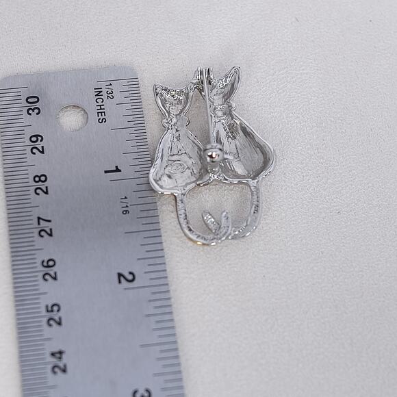 Vintage Two Cats Brooch Rhinestone Collars Holding Tails Love Symbol Gold Silver - Picture 5 of 5